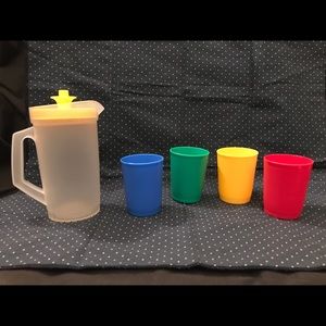 Tupperware kids serve it set 4 tumblers 1 pitcher